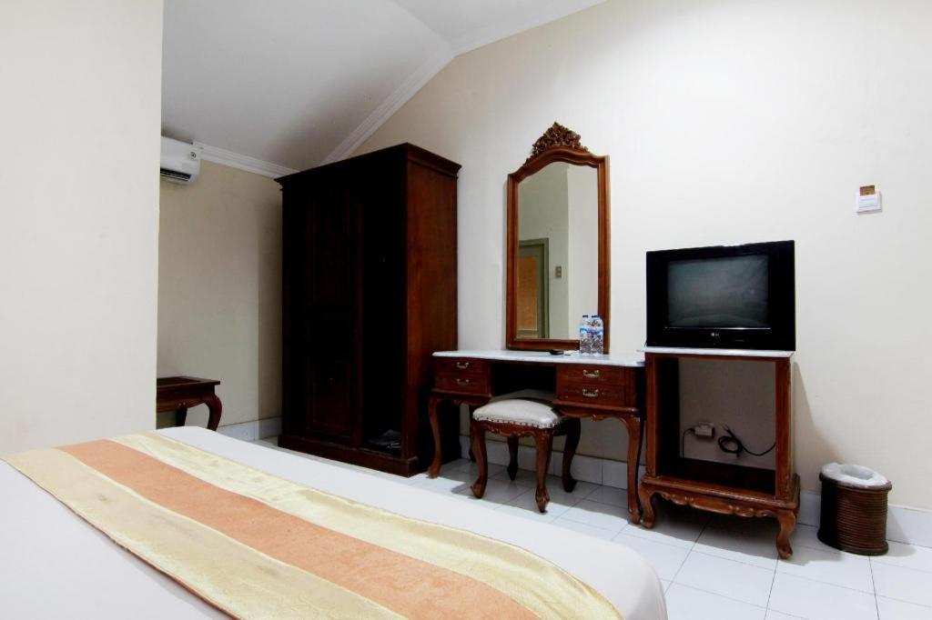 Hotel Grand Rosela Yogyakarta Exterior foto